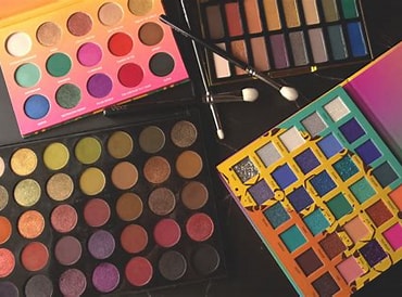 Unleash your creativity with richly pigmented eyeshadows and palettes. From everyday neutrals to bold, dramatic hues, our long-lasting formulas make blending and shading easy for every occasion.