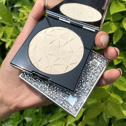 The stars shine in highlighter powders