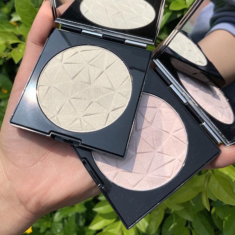 The stars shine in highlighter powders